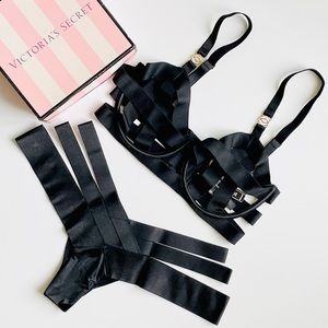 32DDD MEDIUM Victoria’s Secret black bra set